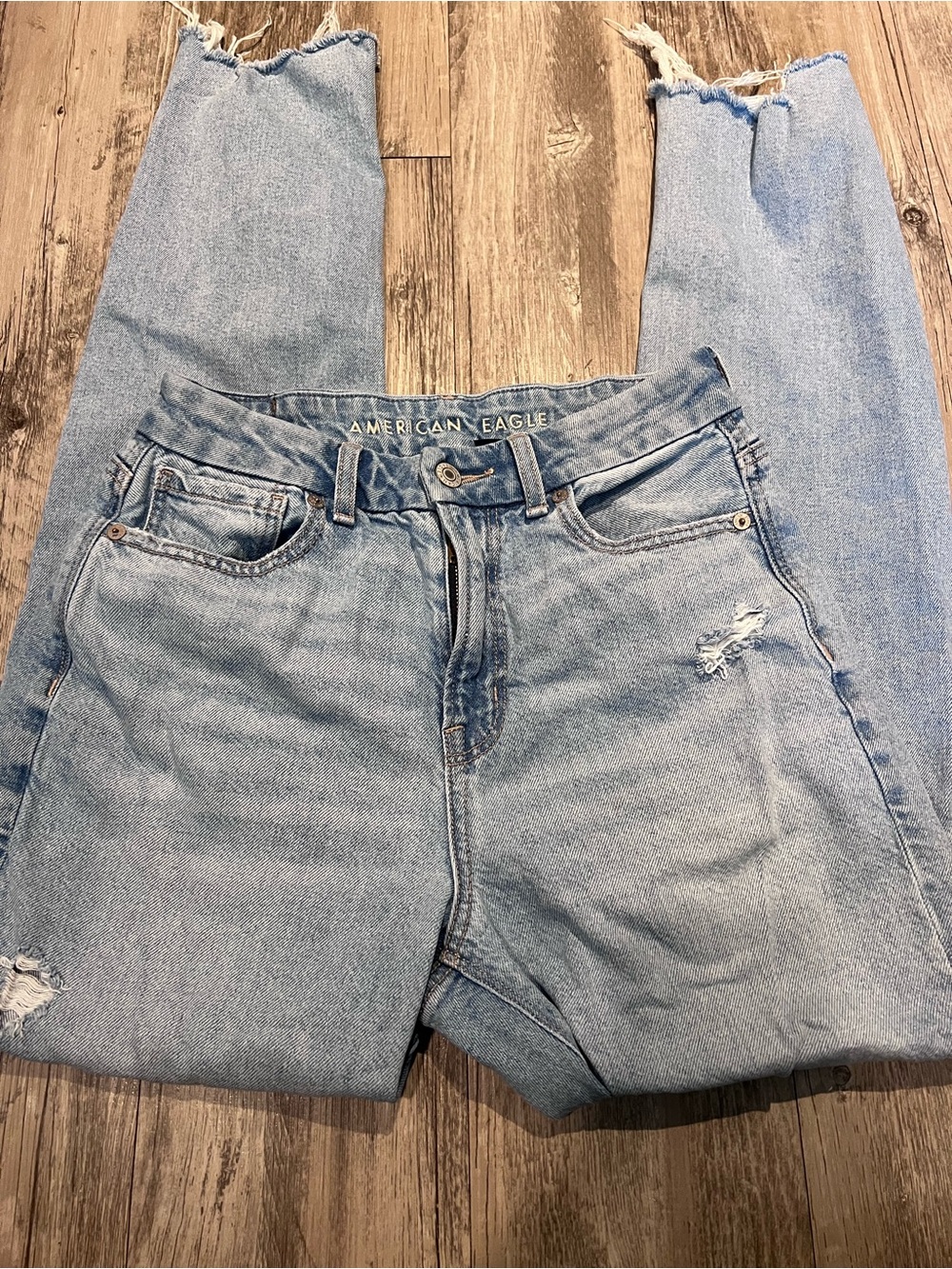 American Eagle light blue curvy mom jeans size 2